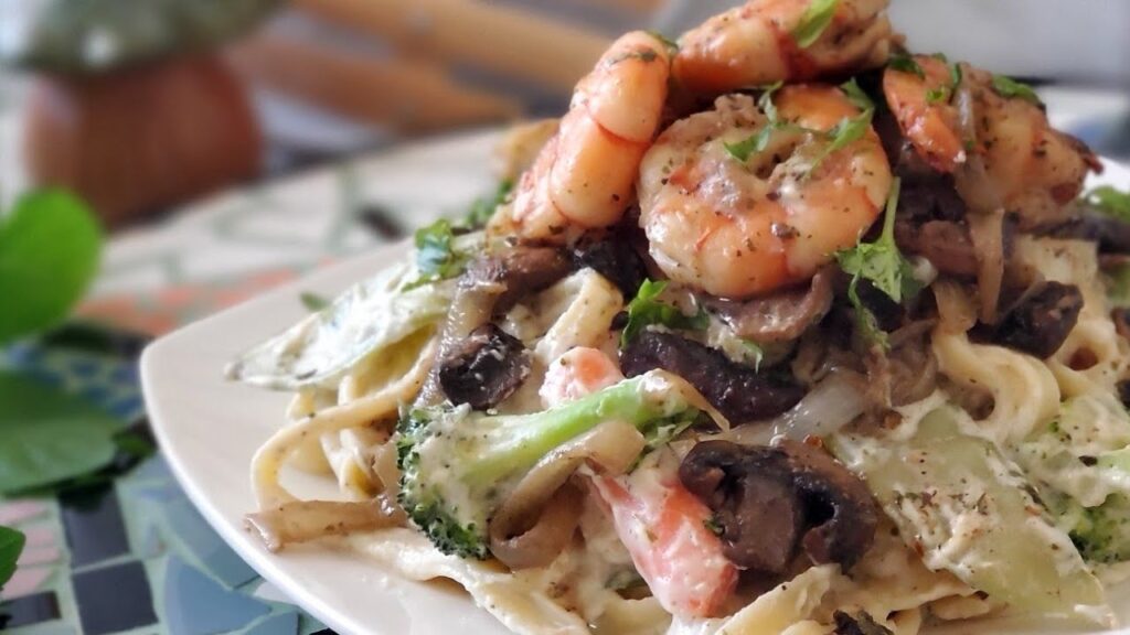 How To Make / CHEESY / JUMBO / SHRIMP / FETTUCCINE / in WHIT…