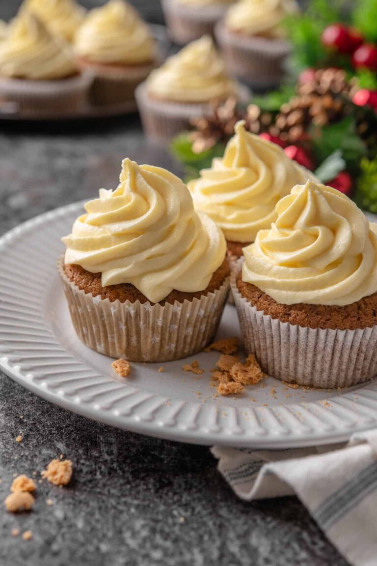Gingerbread Cupcakes | Cookies & Cups