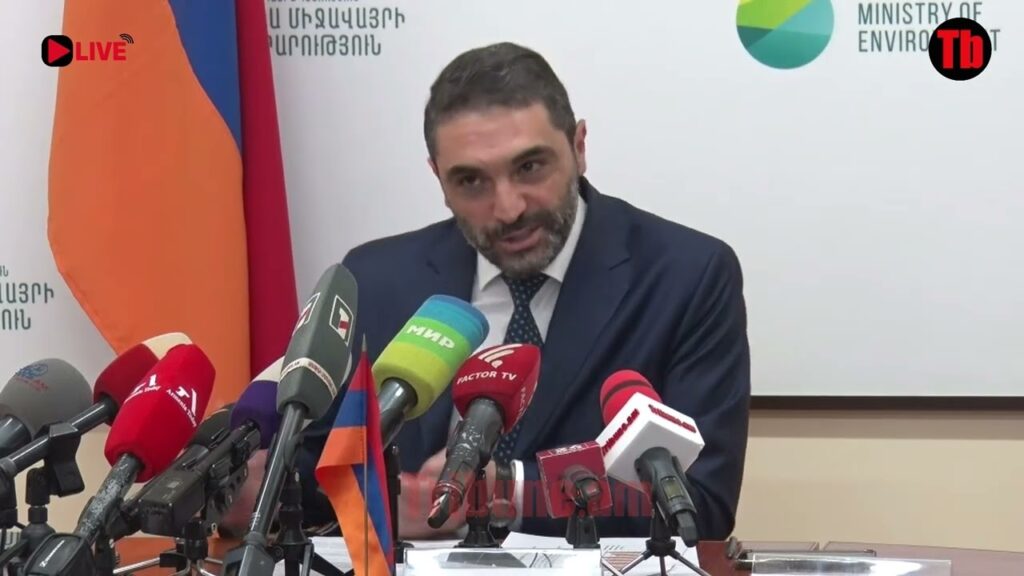 Ինձ գործից չեն հանում, ժողովո՛ւրդ, այնքան եք գրում՝ նախարարո…