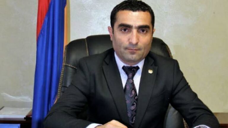 ՈւՂԻՂ. Ռոմանոս Պետրոսյանը աշխատանքային 1-ին օրը ուշացումով է ժամանում ՀԷՑ