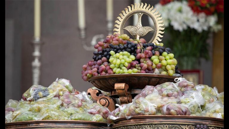 Ազգային խաղեր և տոներ – ԽԱՂՈՂՕՐՀՆԵՔ / National games and holidays – KHAGHOGHORHNEQ