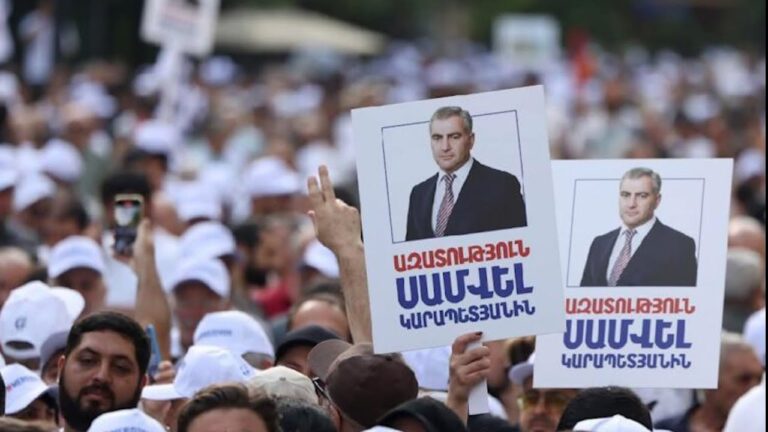 ՈւՂԻՂ. Սամվել Կարապետյանի կալանքը երկարացնելու դատական նիստ. ինչ է կատարվում դատարանի բակում