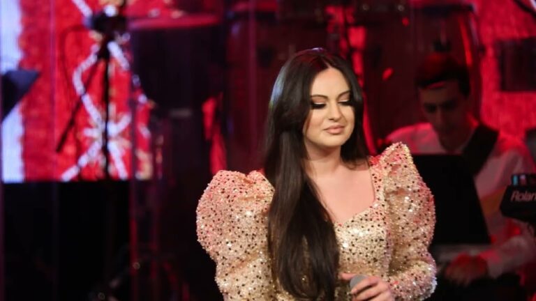 Monika Nazaryan – Ashkharhs Me Panjara e