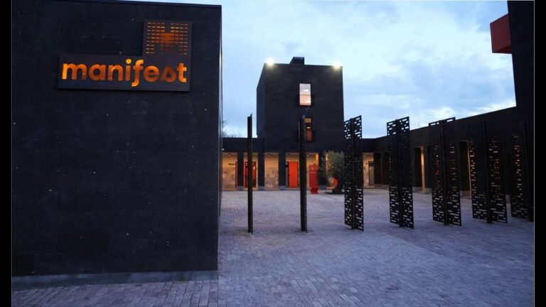 Չեկ ին Չեկ աութ / Check in – Check out – Manifest Restaurant and Hotel Gyumri