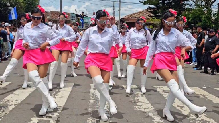 INSTITUTO NACIONAL DE ARMENIA 🇸🇻 Increíble presentación final desfile Cívico de Armenia 🎊✨👏