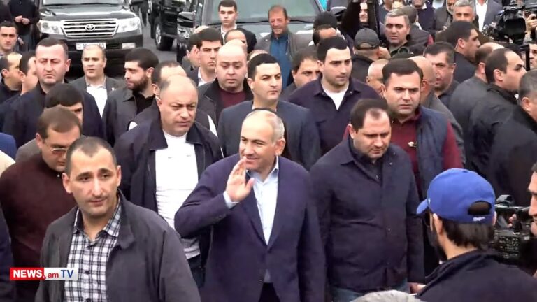 Փաշինյանն ու Պապիկյանը եկան կեղծ պատարագին Փաշինյանն ու Պապիկյանը եկան կեղծ պատարագին