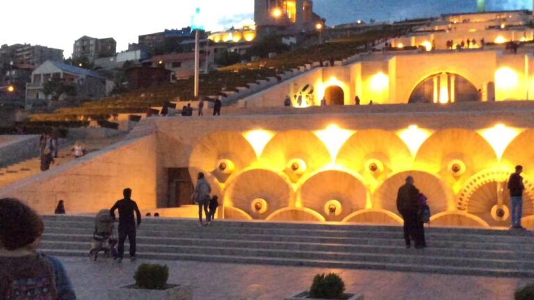 Yerevan, 08.05.16, Su, Video-1, (на рус) Матенадаран, Каскад