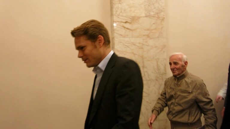 Yerevan, 29.05.17, Mo, Video-4, Baletits heto, Aznavour, Kharatyan.