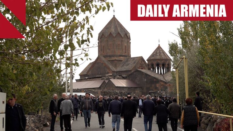 Pashinyan attends liturgy declared illegitimate by Armenian Church Pashinyan attends liturgy declared illegitimate by Armenian Church