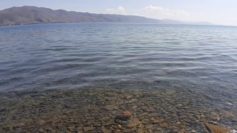 Armenian Folk Song “Gulo”/Relaxing Music. Performed by Hasmik Baghdasaryan Dolukhanyan Armenian Folk Song “Gulo”/Relaxing Music. Performed by Hasmik Baghdasaryan Dolukhanyan