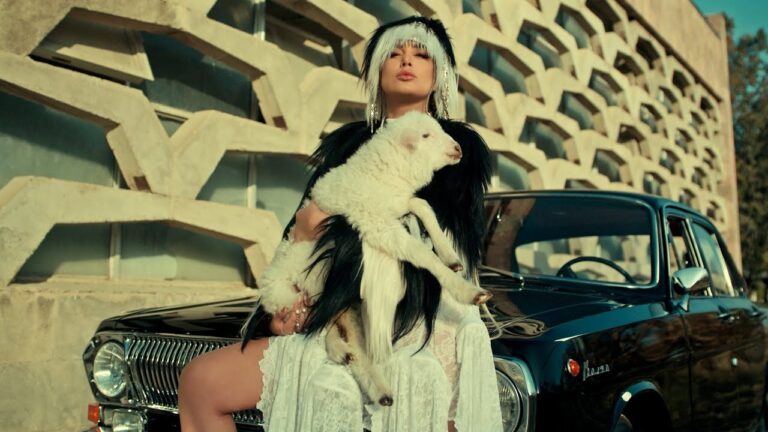 Iveta Mukuchyan –  Qo Mi Jpity