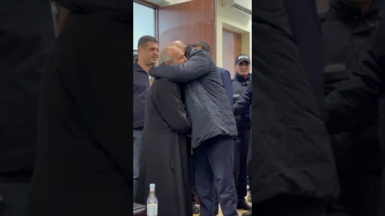 ✝‼✅ Պատիվ ունեցողը թող գա. Բագրատ սրբազանը դատարանի դահլիճում երգում էր Աղբյուր Սերոբի երգը