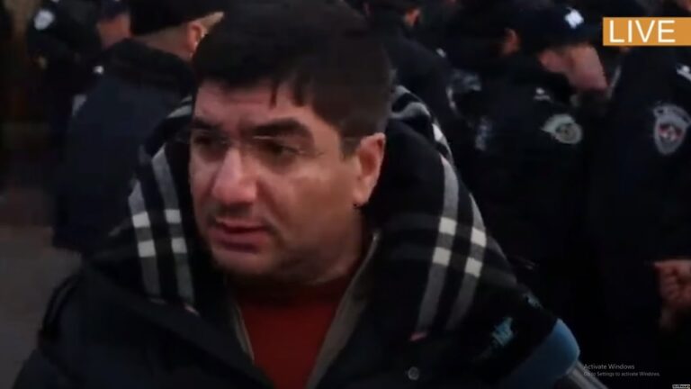 Իրենց խնդիրը բախման տանելն է հենց Մայր Աթոռի բակում. նույն շրջիկ թափառախումբն է. Մեսրոպ Մանուկյան