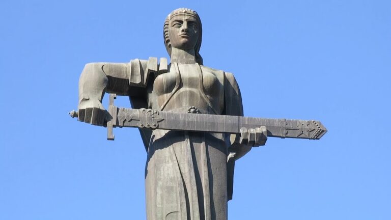 Yerevan, 04.06.17, Su, Video-1, (на рус.), Прогулка.Парк Победы (Монумент)