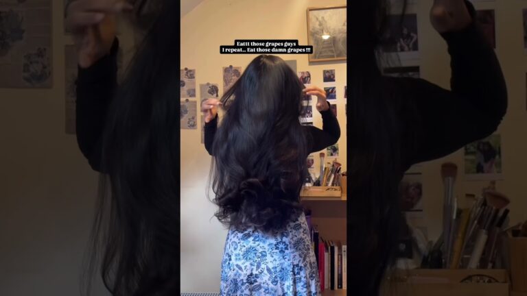 What Happens When You Eat 12 Grapes on New Year’s Eve? #newyearmanifestation #newyearritual #2026