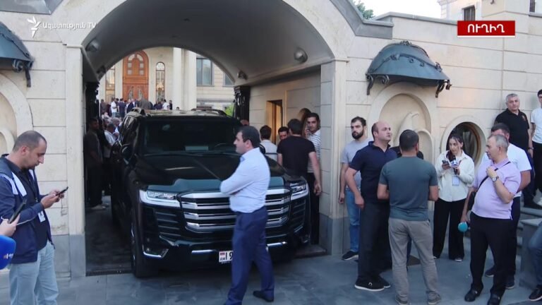 Իրավապահները խուզարկում են գործարար Սամվել Կարապետյանի առանձնատունը