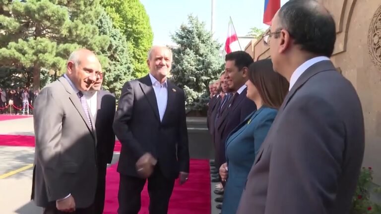 Ինչպե՞ս է Փաշինյանը դիմավորում Փեզեշքիանին | Դավիթ Գրիգորյան Ինչպե՞ս է Փաշինյանը դիմավորում Փեզեշքիանին | Դավիթ Գրիգորյան