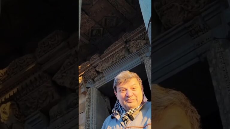 памятник коррупции